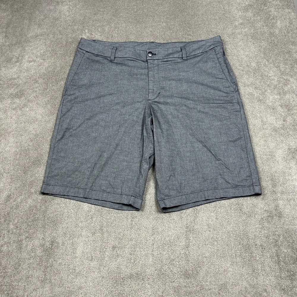 Lululemon Commission Shorts Mens 38 x 11 Gray Chambray Chino Casual Summer Logo